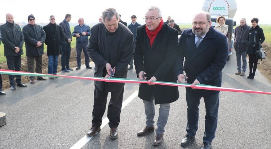 Bólyi ipari parkhoz vezető út 