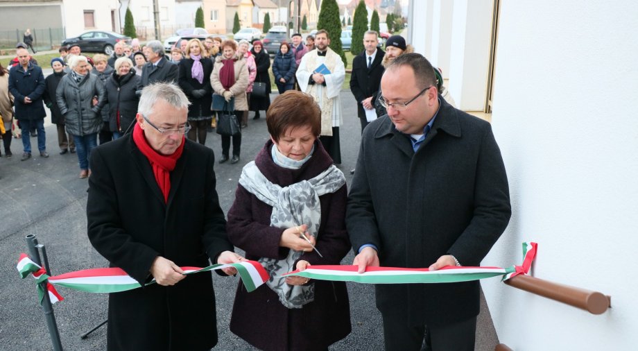 Átadták a Napsugár egészségközpontot Újpetrén