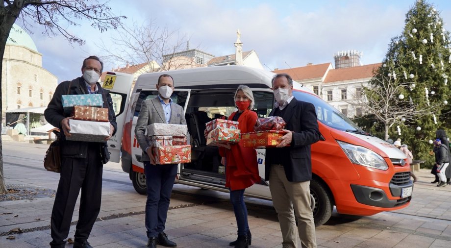 Több tucat kisgyermek ünnepét teszik szebbé a megyei cipősdobozok