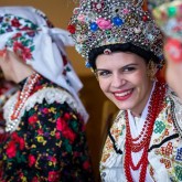 Hatvan&eacute;ves a P&eacute;csv&aacute;radi Le&aacute;nyv&aacute;s&aacute;r &ndash; gener&aacute;ci&oacute;k őrzik Baranya egyik legszebb hagyom&aacute;ny&aacute;t