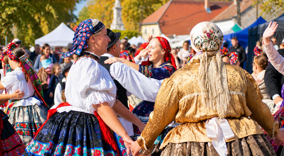 T&eacute;ged is v&aacute;r a P&eacute;csv&aacute;radi Le&aacute;nyv&aacute;s&aacute;r!